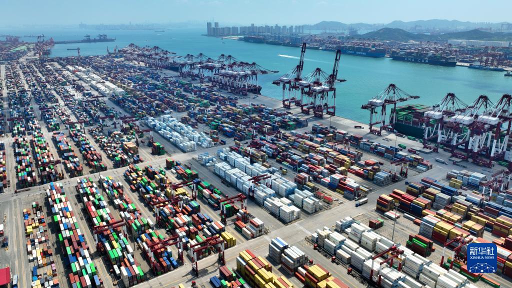 繁忙航线：平均每两分钟就有金砖国家货物装卸的青岛港