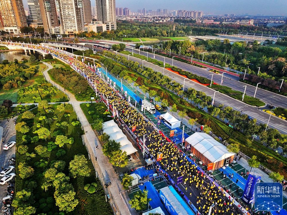 近4万人竞逐“郑马” 跑出城市文体旅融合发展“加速度”