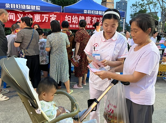 �Թ����أ�������ҹ�С�����Ⱥ�ڽ���·