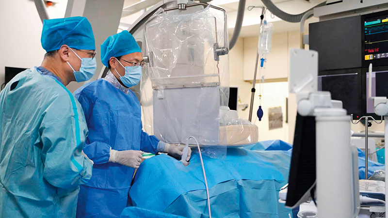 �Ͼ���¥ҽԺTIPS�Ŷӣ��μ��ϵġ�����ר�ҡ�