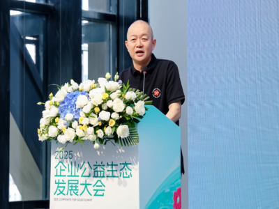 ��Ѷ��ʵ����ҵ�����ЭͬЧӦ��Ŵ�ЧӦ