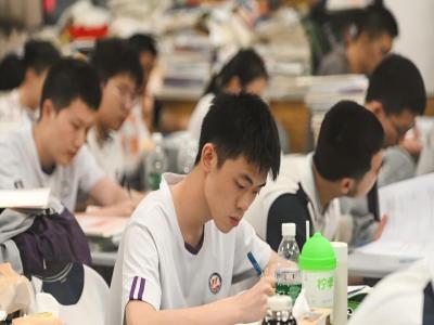 �Ͻ�����У�ѡ�����������������������ר���ж�